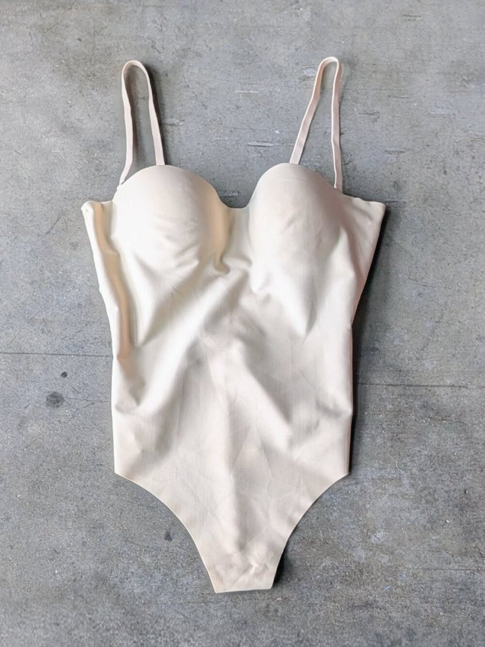 SKIMS Body Underwire Thong Bodysuit in Ivory medium NWOT